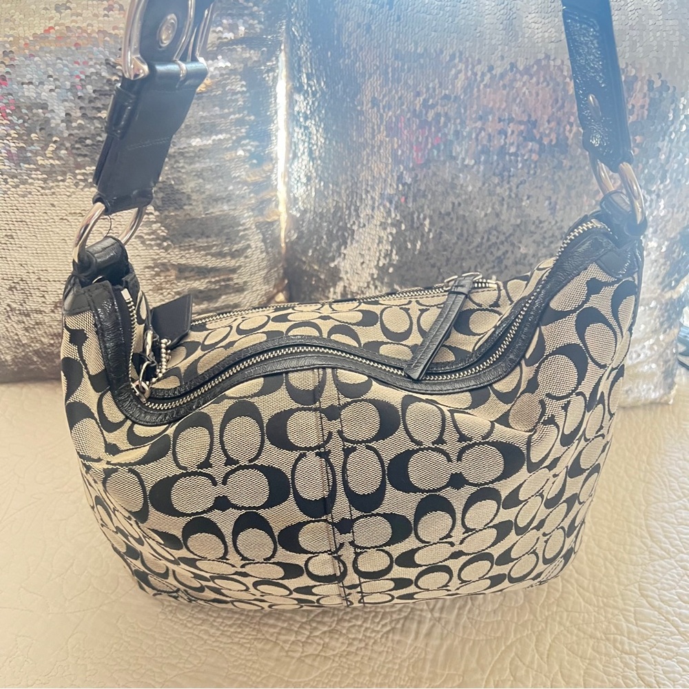 Beautiful Coach set - Picture 6 of 13